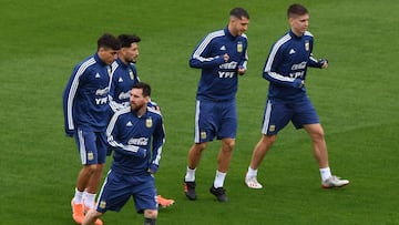 Argentina's players take part during a training session in Sao Paulo, Brazil, on July 5, 2019, on the eve of the Copa America third place football match against Chile. (Photo by NELSON ALMEIDA / AFP)