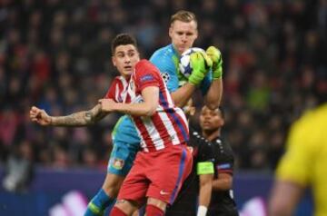 Bernd Leno y José María Giménez.