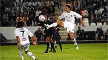 <b>CONOCIDOS</B>. Viaud coincidió con Zizou en la mili y en la Sub-21.