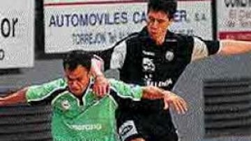 <b>MÁGICO.</B> Marquinho volvió a volver loco a sus rivales.