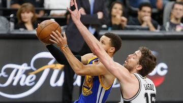 SAN ANTONIO, TX - MAY 22: Stephen Curry #30 of the Golden State Warriors drives to the basket against Pau Gasol #16 of the San Antonio Spurs in the second half during Game Four of the 2017 NBA Western Conference Finals at AT&amp;T Center on May 22, 2017 in San Antonio, Texas. NOTE TO USER: User expressly acknowledges and agrees that, by downloading and or using this photograph, User is consenting to the terms and conditions of the Getty Images License Agreement.   Ronald Cortes/Getty Images/AFP
 == FOR NEWSPAPERS, INTERNET, TELCOS &amp; TELEVISION USE ONLY ==
