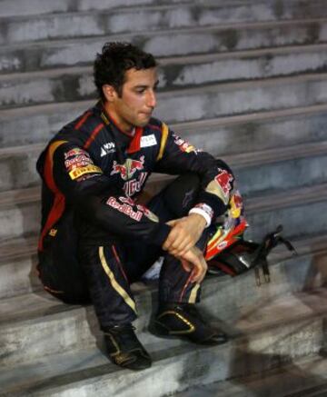 Daniel Ricciardo triste tras el accidente.