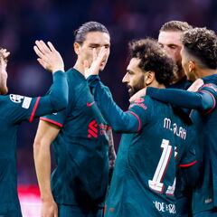 El Liverpool golea al Ajax y logra el pase a octavos