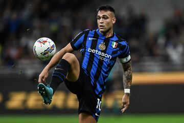 Máximo goleador de la temporada en tres ocasiones, mejor futbolista del Inter de Milán en la 2023/2024, dos veces campeón de la Serie A y de la Copa América, una Copa del Mundo… Lautaro Martínez ya ha grabado su nombre en la historia del fútbol actual. Ha marcado 146 goles en toda su carrera y ya es capitán y todo un líder de los nerazzurri. Además, se encuentra asentado en la generación dorada de la Selección argentina.