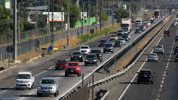 Restricción vehicular hoy, 23 de mayo: autos que no pueden circular en Santiago y calendario de mayo