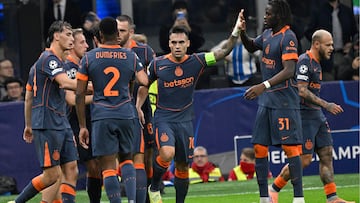 MILAN (Italy), 05/11/2025.- Inter Milans Lautaro Martinez (C) celebrates with teammates after scoring the 1-0 opening goal during the UEFA Champions League league phase match between FC Internazionale Milano and FC Kairat, in Milan, Italy, 05 November 2025. (Liga de Campeones, Italia) EFE/EPA/Daniel Dal Zennaro