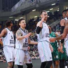 Jones se merienda al Panathinaikos con un triple sobre la bocina