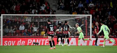 0-1. Error de la defensa del Mallorca en su área. Mojica y Valjent dudan en el despeje, lo hace el cafetero, rebota en el eslovaco y el balón suelto lo aprovecha Ferran Torres para superar a Leo Román.