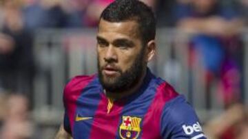 Dani Alves durante el encuentro ante el Rayo