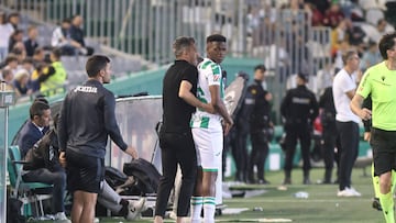 Ntji recibe las instrucciones de Ania