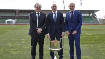 11/03/20 RUBIALES PRESIDENTE DE LA RFEF Y LOS PRESIDENTES DEL ATHLETIC DE BILBAO Y LA REAL SOCIEDAD
 APERRIBAY Y ELIZEGI
 COPA DEL REY
 
 ENVIADA.MATALLANAS.