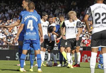 23/10/21 PRIMERA DIVISION PARTIDO  VALENCIA CF - RCD MALLORCA  TARJETA ROJA  EXPULSION  KANGIN LEE KANG IN