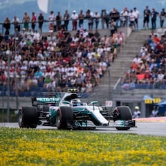 Pole de Bottas con Hamilton 8º, Sainz 10º y Alonso 12º