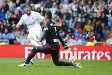 ¿Cuál es el plural de 'fuera de juego'?