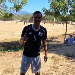 Paul Aguilar derrochando su calidad en el futbol llanero
