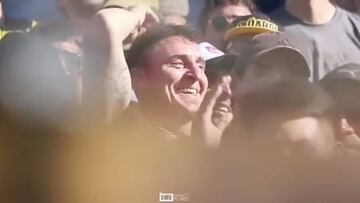 Lo nunca visto: El 'Cebolla' se mete en la grada y canta con la hinchada de Peñarol