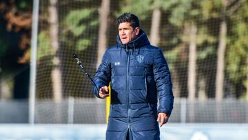 Xisco Muñoz durante un entrenamiento de la SD Huesca.