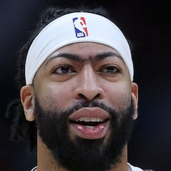 Anthony Davis leaves his Mavs debut with injury: how serious is it and when will he be back?