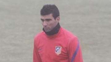 <b>CABIZBAJO. </b>Reyes, ayer en el entrenamiento del Atlético.