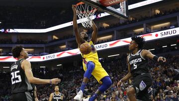 Mar 31, 2018; Sacramento, CA, USA; Golden State Warriors forward Kevin Durant (35) dunks the ball against the Sacramento Kings in the first quarter at the Golden 1 Center. Mandatory Credit: Cary Edmondson-USA TODAY Sports