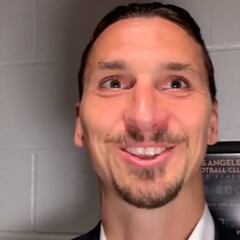 Atentos a la bomba: Ibra se ofrece para volver a la Premier