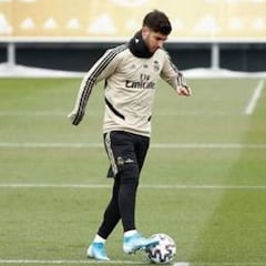 Asensio cumple 24 años con un balón como regalo