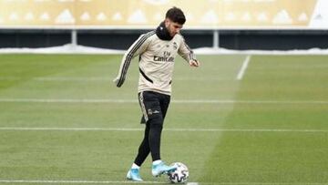 Asensio ya toca balón.