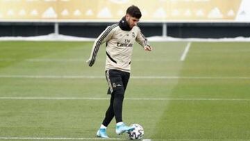 Asensio ya toca bal&oacute;n.