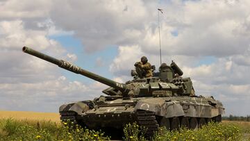 A tank of Russian troops drives in Russian-held part of Zaporizhzhia region, Ukraine, July 23, 2022. REUTERS/Alexander Ermochenko