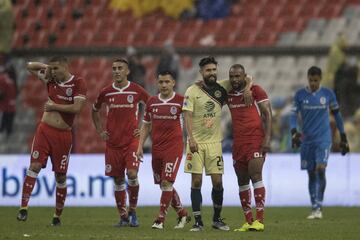 Las Águilas fueron incapaces de mantenerse en la cima del fútbol mexicano tras un apretado empate con el Toluca. Miguel Herrera lució molesto tras el compromiso, pero su equipo ya se encuentra clasificado a la liguilla. 