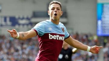 Chicharito celebrando su gol