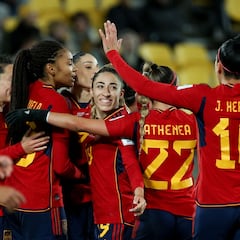 Aitana ilumina el debut