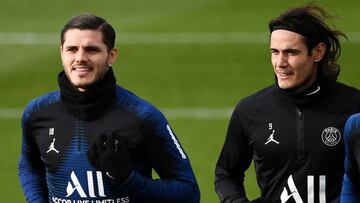 Paris Saint-Germain&#039;s Uruguayan forward Edinson Cavani (R) and Paris Saint-Germain&#039;s Argentinian forward Mauro Icardi run during a training session in Saint-Germain-en-Laye, west of Paris, on March 3, 2020, on the eve of the French Cup football 