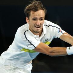 Medvedev barre a Tsitsipas para retar a Djokovic en la final