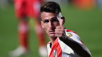 River Plate's Braian Romero gives the thumb up during the all-Argentine Copa Libertadores Copa Libertadores round of 16 second leg football match between Argentinos Juniors and River Plate at the Diego Armando Maradona Stadium in Buenos Aires, on July 21, 2021. (Photo by Marcelo Endelli / POOL / AFP)