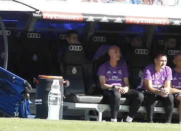 James (back row, left) watches on at the Bernabéu on Sunday after being ruled out of Real's LaLiga draw with Eibar with an injury suffered in the warm-up.