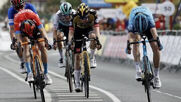 08/04/2021 Llegada de la cuarta etapa de la Itzulia Basque Country 2021, entre Vitoria-Gasteiz y Hondarribia, con victoria del español Ion Izagirre (Astana Premier Tech) por delante de Pello Bilbao (Bahrain-Victorious).
El ciclista español Ion Izagirre (Astana Premier Tech) ha ganado este jueves la cuarta etapa de la Itzulia Basque Country, disputada entre Vitoria-Gasteiz y Hondarribia sobre 189,2 kilómetros, con decisiones extrañas de un Team Jumbo-Visma que cede el liderato de Primoz Roglic a Brandon McNulty (UAE-Team Emirates).
DEPORTES
PHOTO GOMEZ SPORT