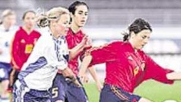 <b>DE RAZA. </b>Chabeli juega en el Sevilla y defiende los colores de la Selección.