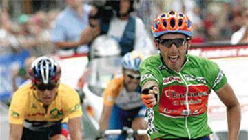 <b>MOMENTO DULCE.</B> Iban Mayo batió claramente a Armstrong y Paco Mancebo en la meta de Morzine. Ya lleva seis triunfos este año, tras su recital en la Vuelta al País Vasco (general y tres etapas) y el prólogo de esta misma Dauphiné Libere.