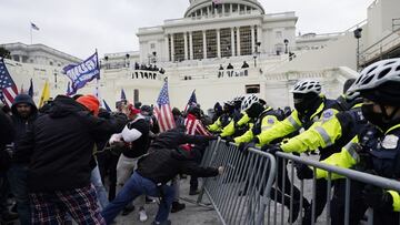 Simpatizantes de Donald Trump protestaron en el Capitolio en contra de las elecciones en Estados Unidos bajo el trend Blue Lives Matter este mi&eacute;rcoles.