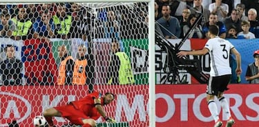 Who qualifies if teams finish level on points in group stage?