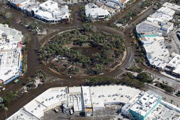 Vista aérea de edificios dañados en St. Armands, Florida.