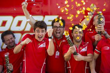 C車mo se fabrica un piloto de F1