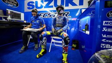 Joan Mir en el box Suzuki.