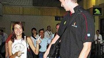 <b>LARGO VIAJE HACIA LA ILUSIÓN.</B> Los jugadores de España llegaron a Suecia a primera hora de la tarde, después de un viaje que comenzó con el sobresalto del robo de documentos al médico y delegado de la expedición. Pero todo quedó en una anécdota.