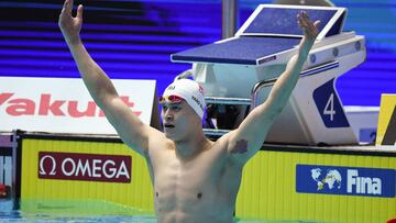 Sun Yang celebra su victoria en los 200 metros libres en los Mundiales de Nataci&oacute;n de Gwangju.