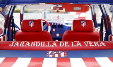 Luis Miguel Pérez tuneó su Peugeot 309 en honor a su gran pasíon, el Atleti. En un día especial ha recorrido los 300 kilómetros que separan su pueblo, Jarandilla de la Vera en Cáceres, de Valladolid.