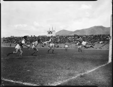 El 10 de agosto de 1938 se inauguró el Estadio Nemesio Camacho El Campín. Así se veía el estadio en la época del Dorado.