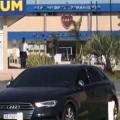 ¿Por qué renguea Riquelme al llegar al entrenamiento de Boca?