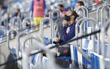 Sergio Ramos se retiró por un golpe en la rodilla. 
 

